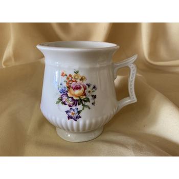 Elegáns porcelán bögre