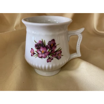 Elegáns porcelán bögre